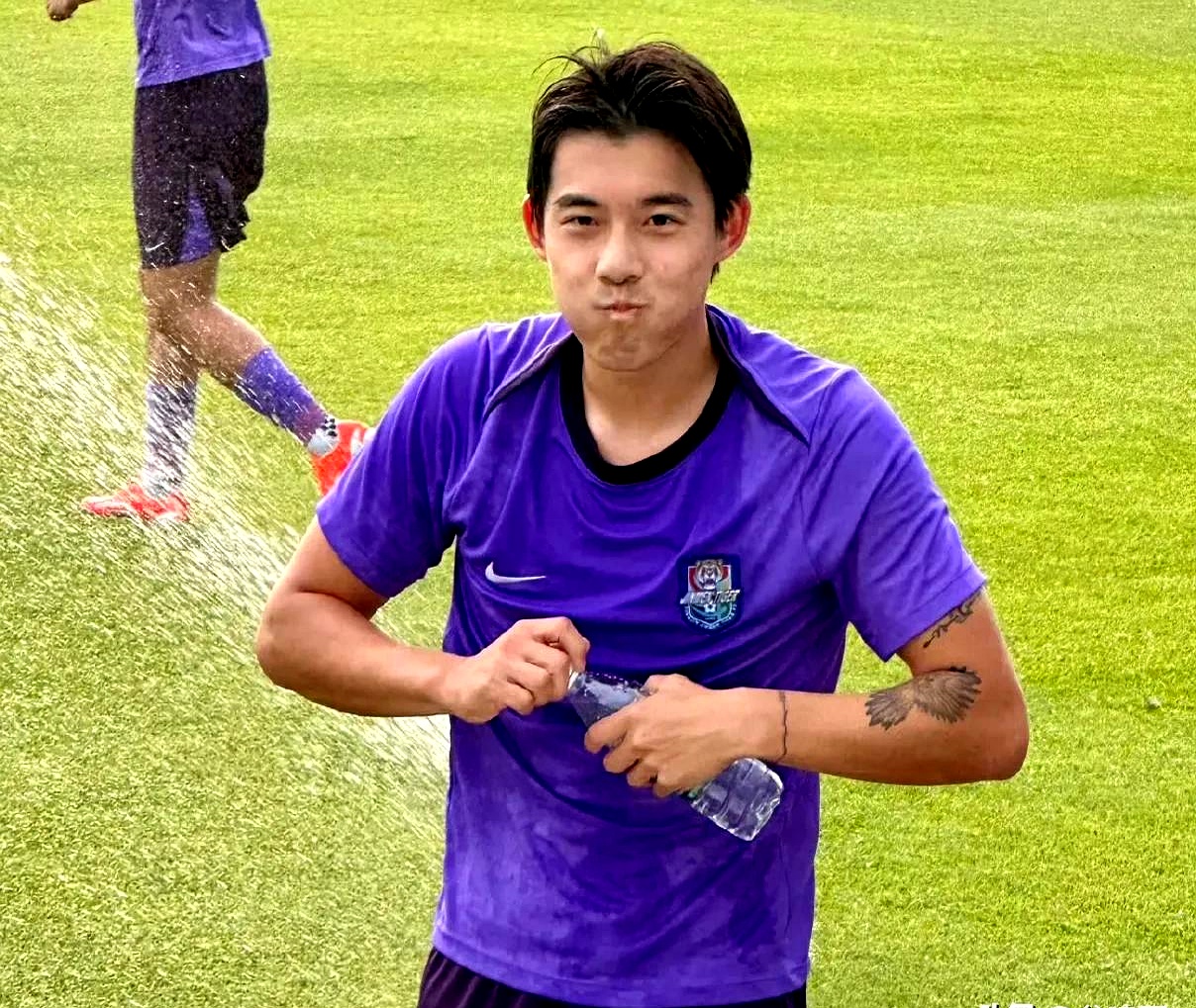 华体会官方今夜体能课后，北京国安远射贴柱备战亚冠，引发热议，更衣室氛围转暖的简单介绍