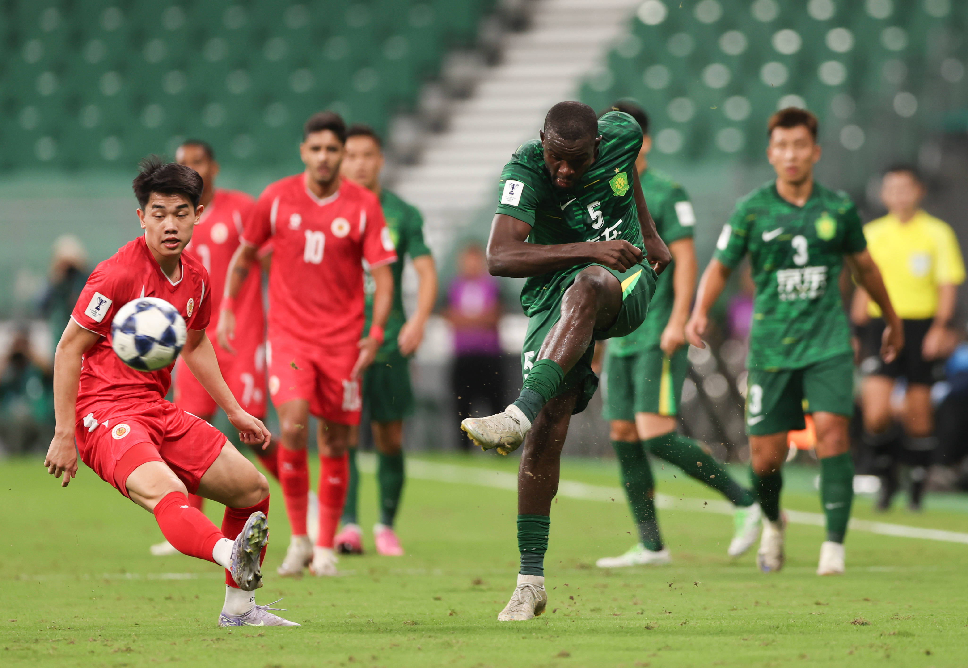 今夜体能课后，北京国安远射贴柱备战亚冠，引发热议，更衣室氛围转暖的简单介绍