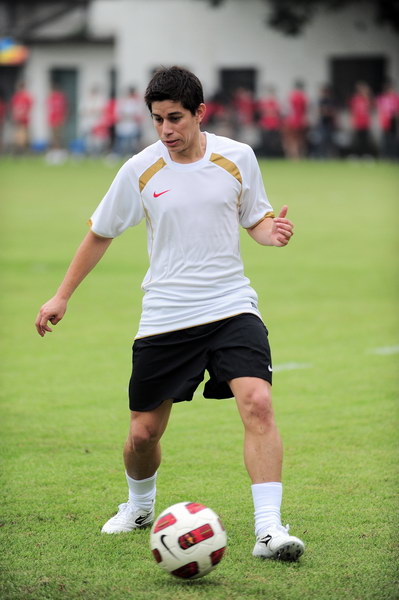 华体会官方在线广州队训练开放日；赛后调整名单引欢呼；西甲在即；训练强度明显提升的简单介绍