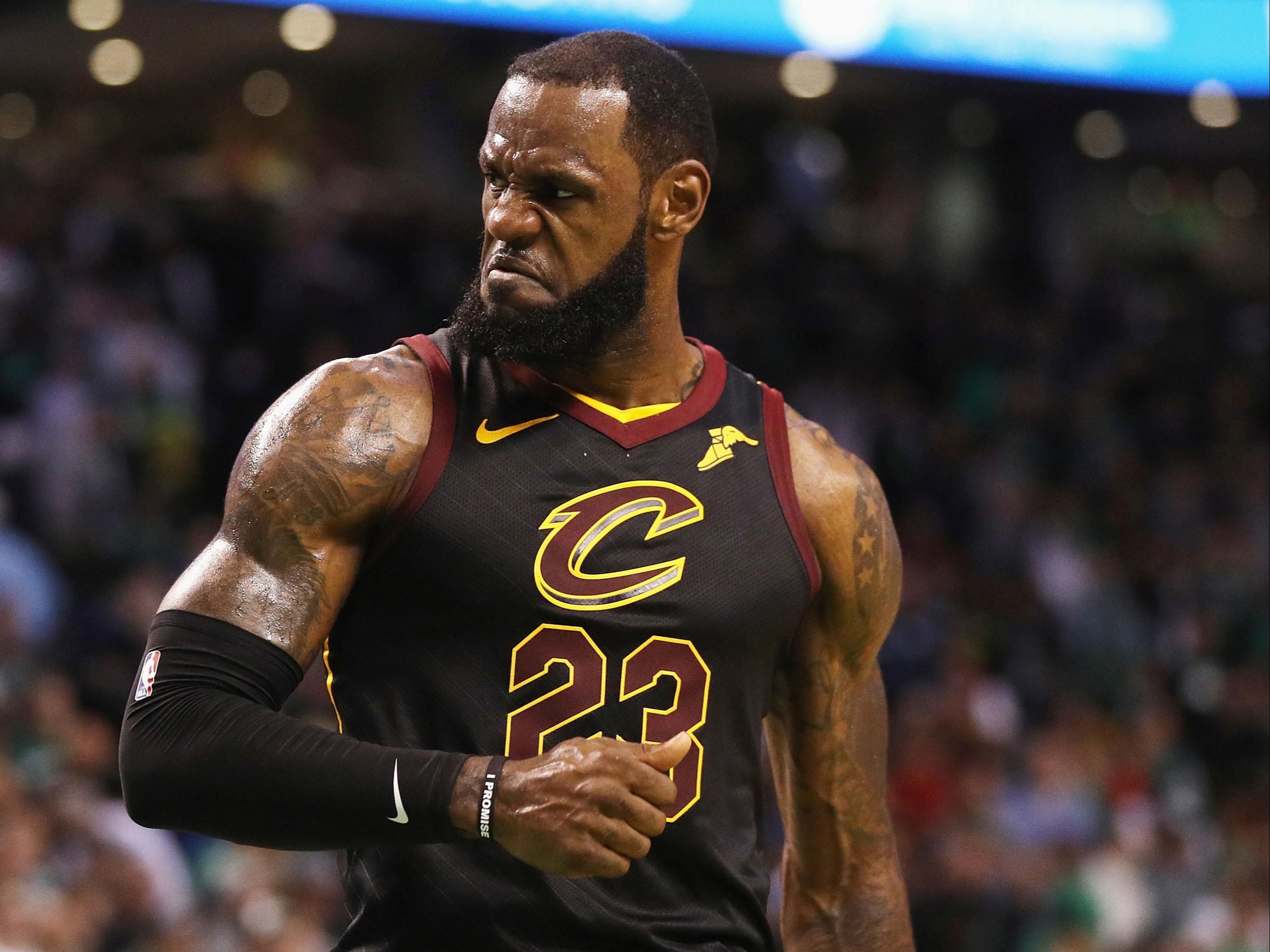 里程碑夜拉齐奥远射贴柱詹姆斯在德国队比赛中回归赛场，媒体一致点评：洛杉矶快船外线爆发备战亚冠的简单介绍